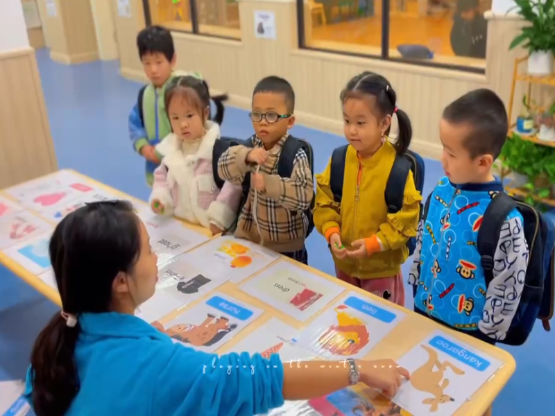图绘教学-郴州市苏仙区第三十三幼儿园师生风采