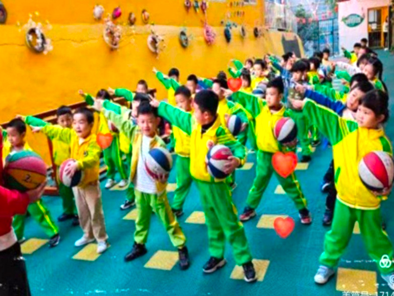 郴州市北湖区金桥幼儿园篮球课