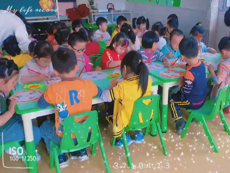 郴州市北湖区飞行幼儿园儿童绘画