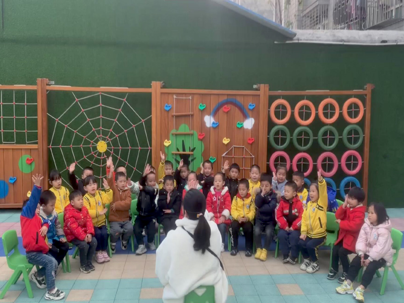 郴州市北湖区飞行幼儿园英语课学习